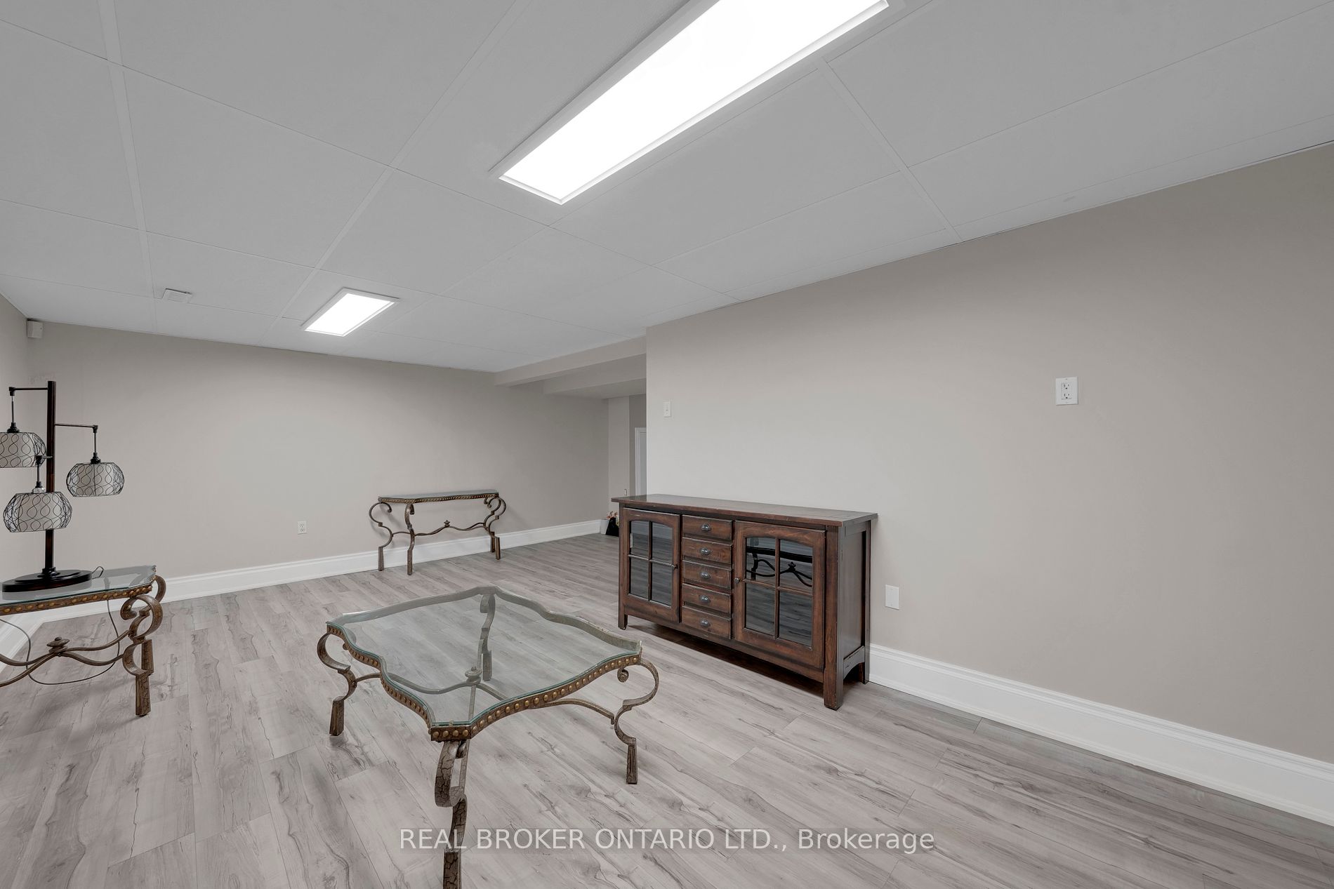 343 Whitehead Cres