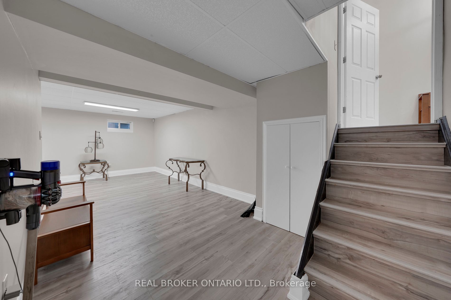 343 Whitehead Cres