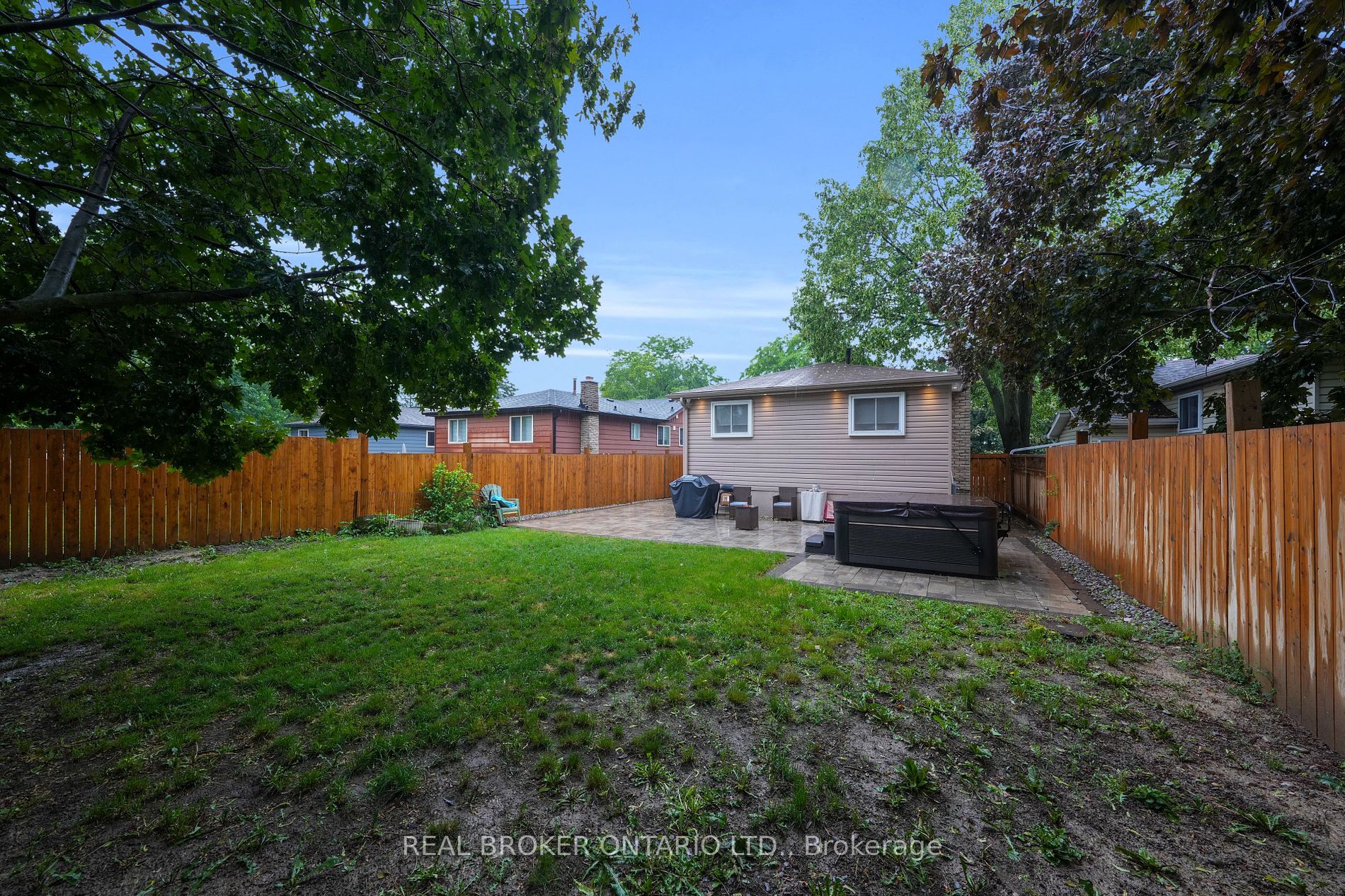 343 Whitehead Cres
