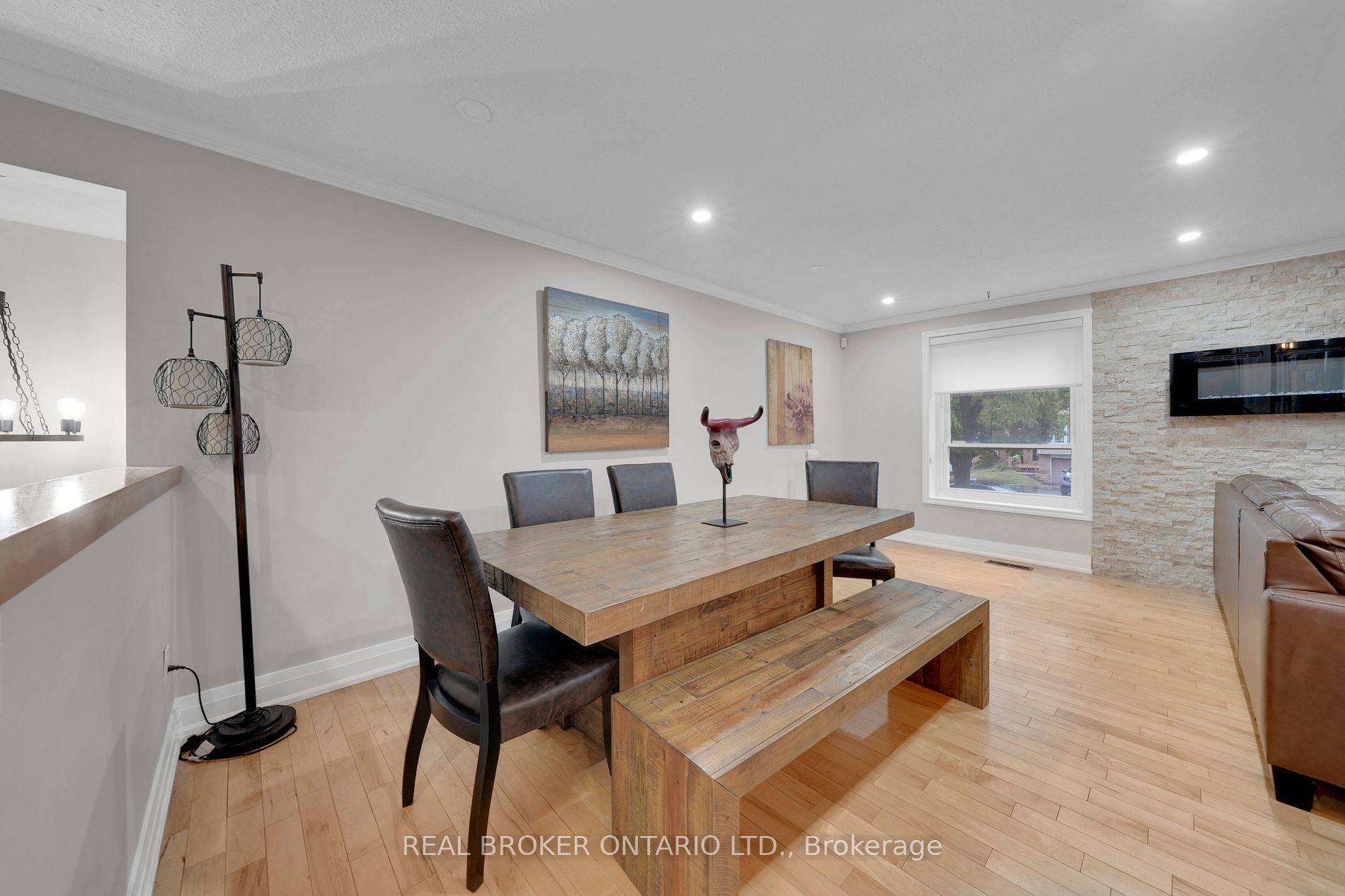 343 Whitehead Cres
