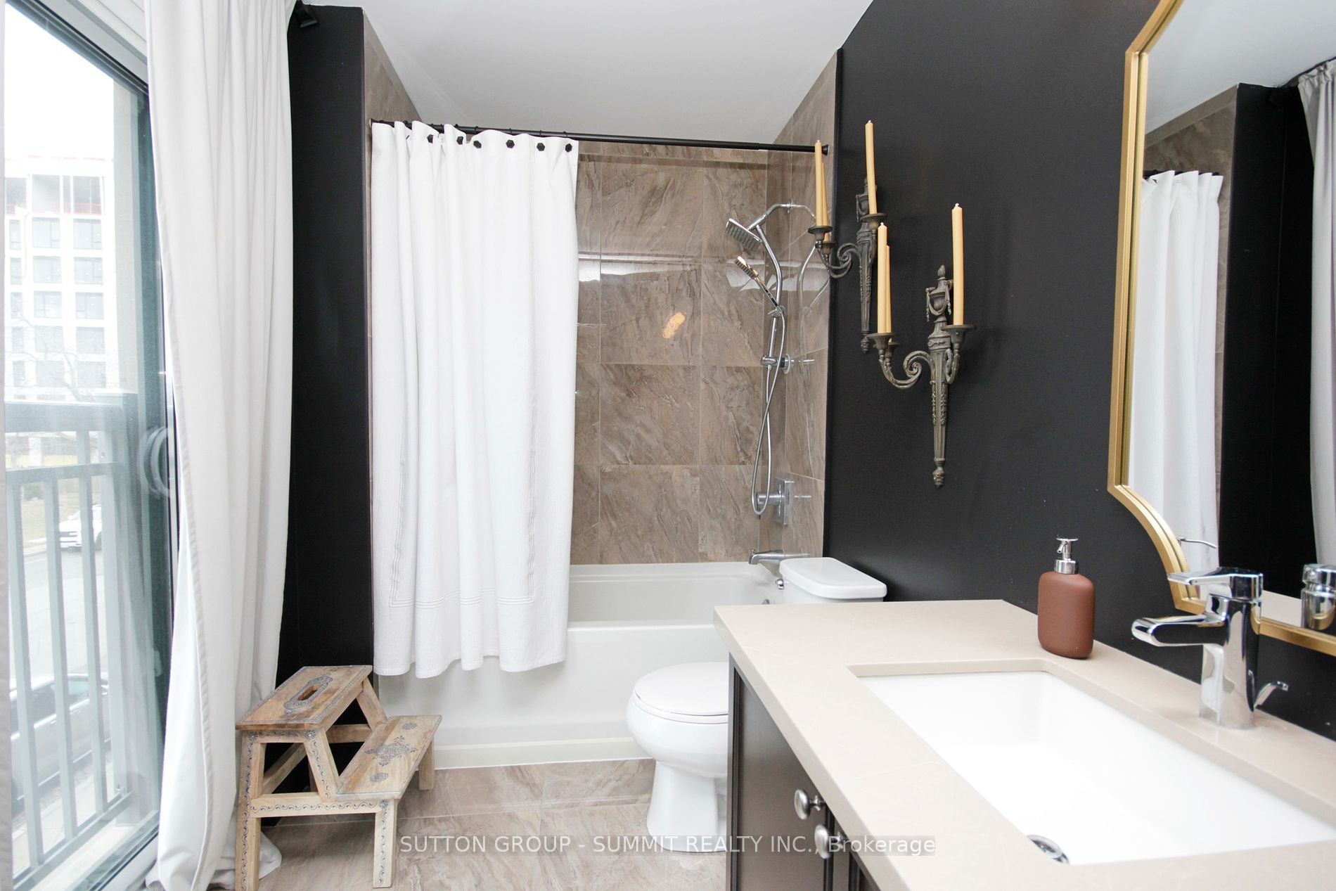 2486 Old Bronte Rd, #208