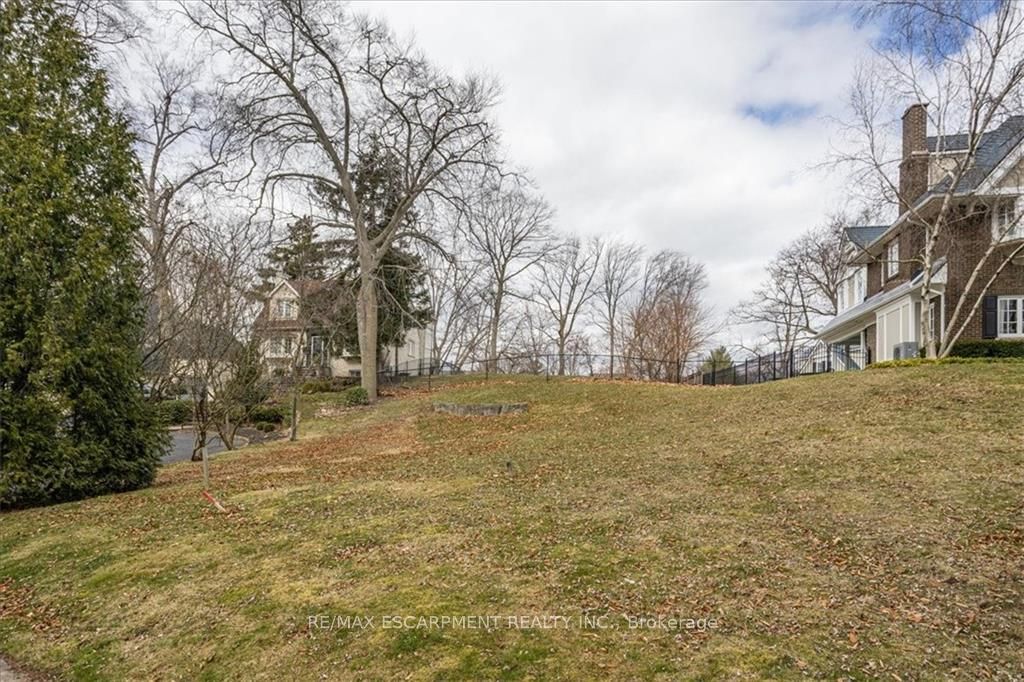 3063 Woodland Park Dr