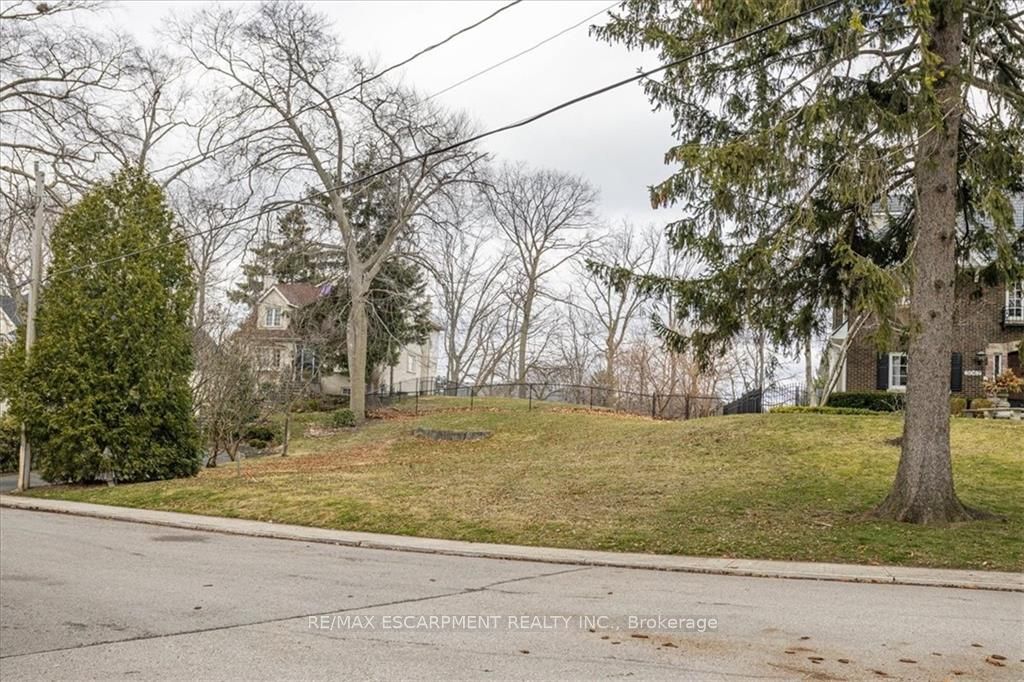 3063 Woodland Park Dr