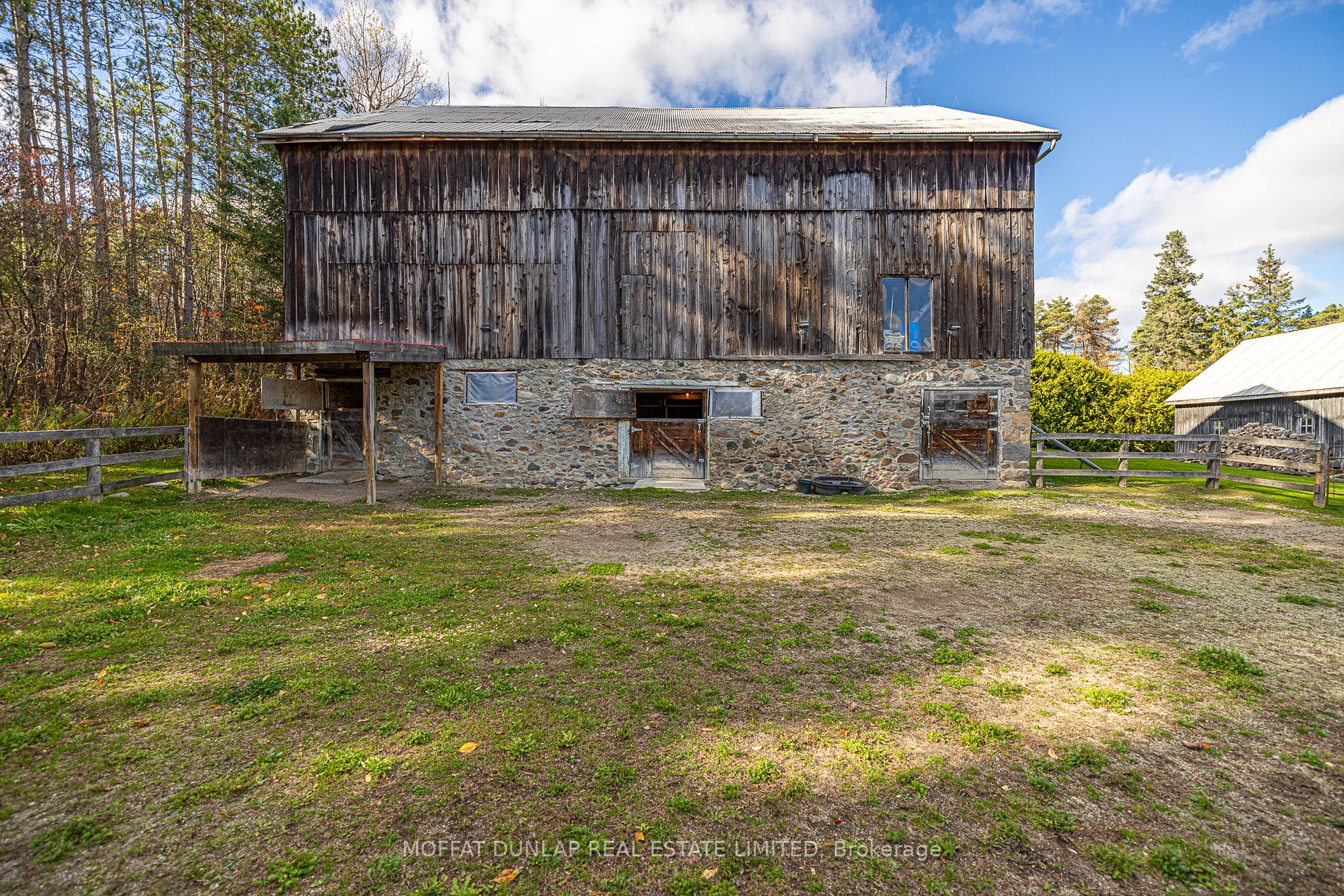 7699 Patterson Sideroad