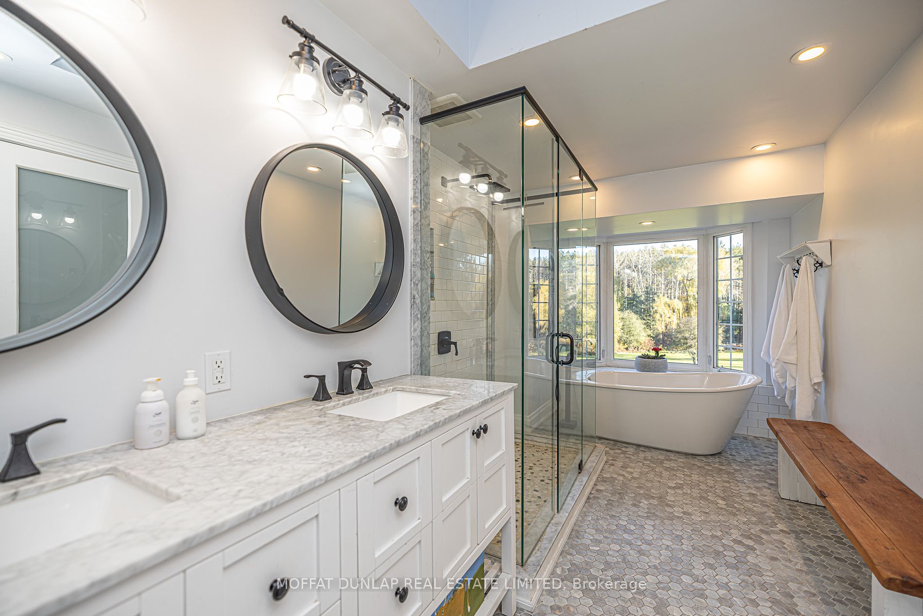 7699 Patterson Sideroad