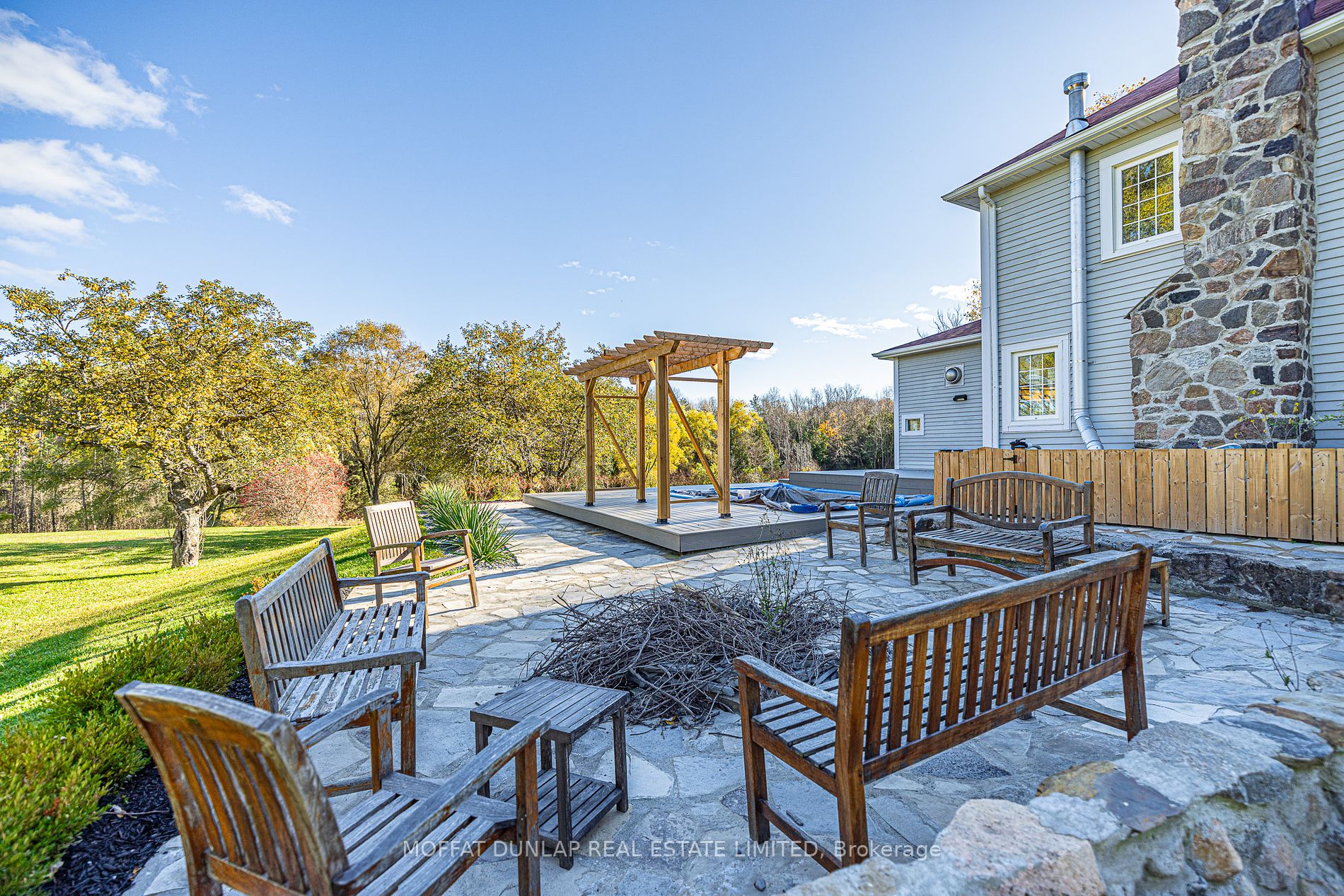 7699 Patterson Sideroad