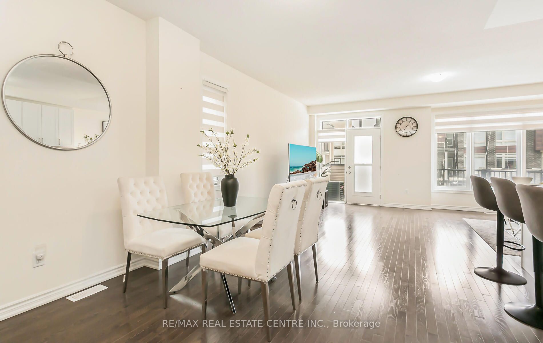 14 Arrowview Drive