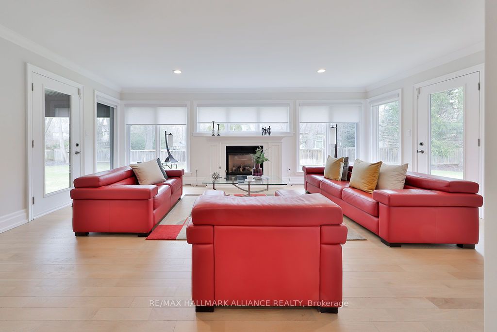 1247 Cumnock Cres