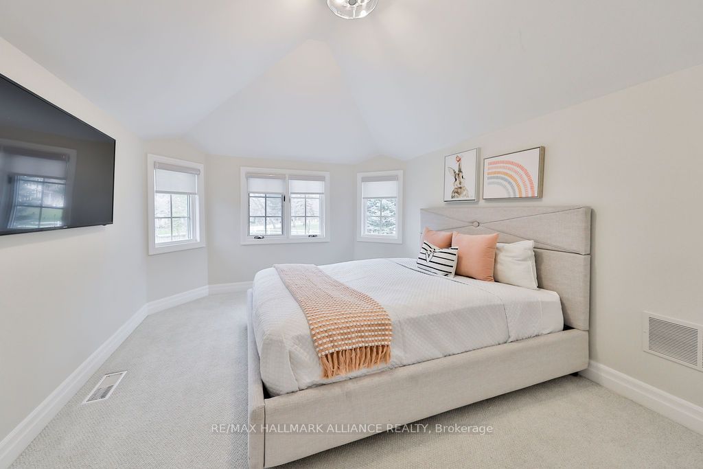 1247 Cumnock Cres