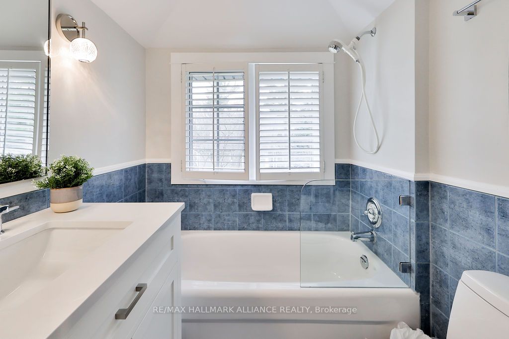 1247 Cumnock Cres