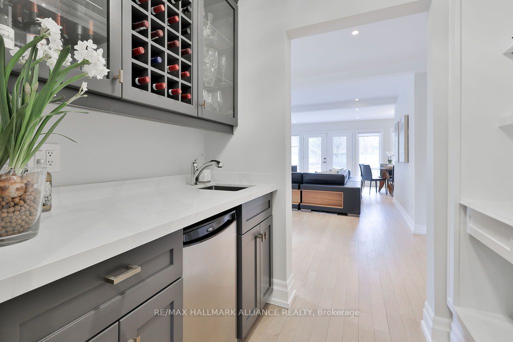 1247 Cumnock Cres