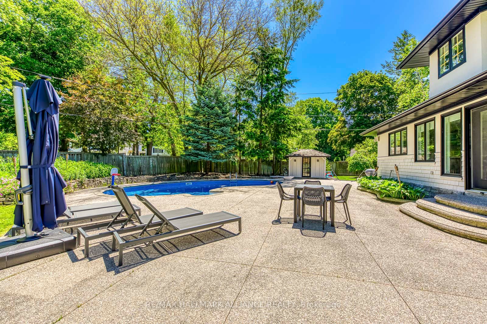 1247 Cumnock Cres