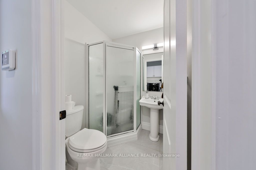 1247 Cumnock Cres