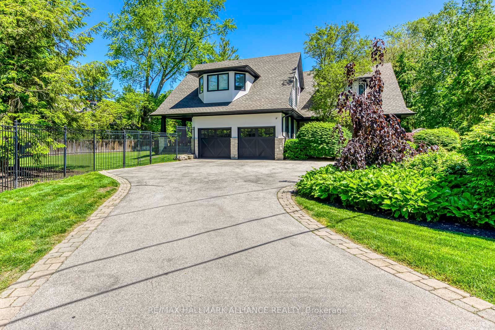 1247 Cumnock Cres