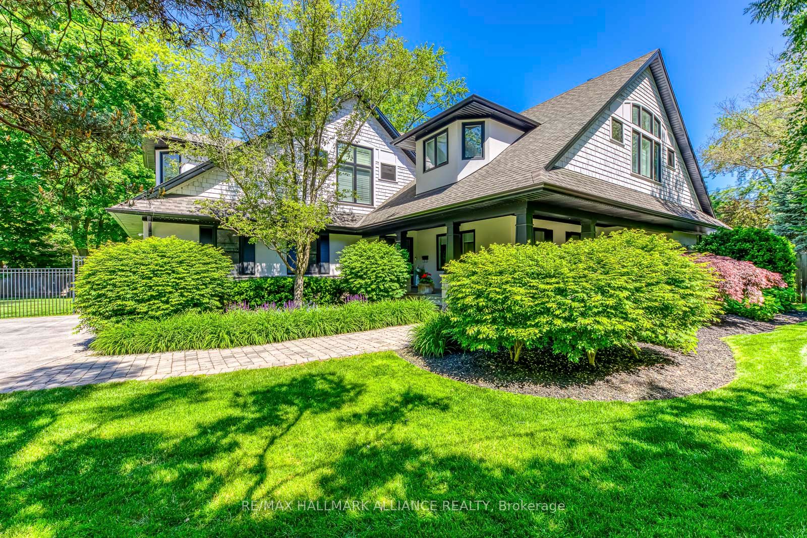 1247 Cumnock Cres