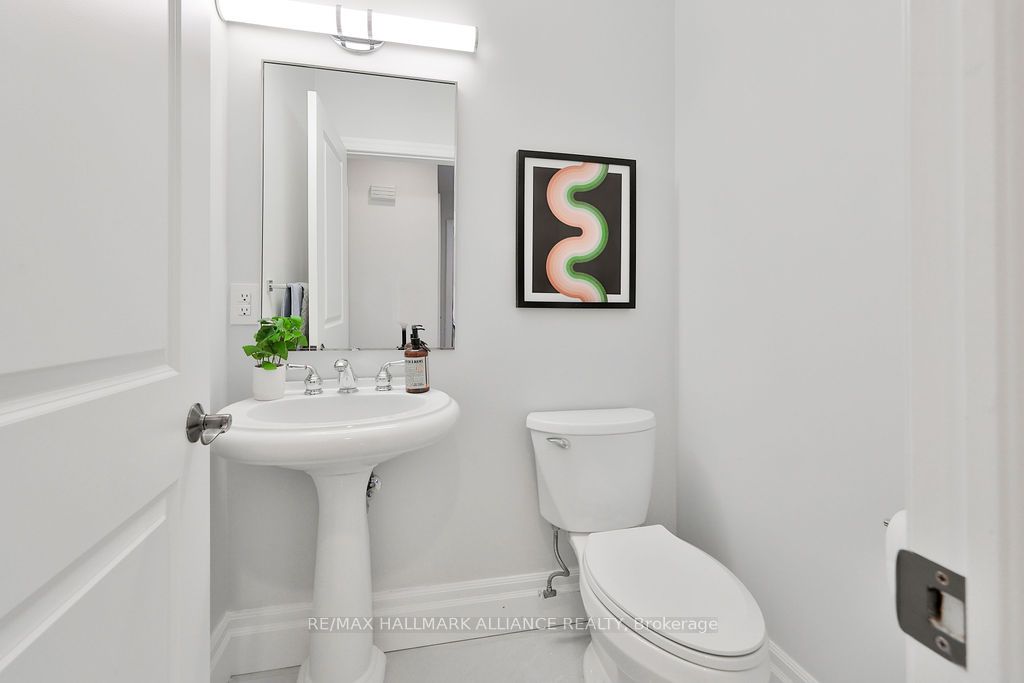 1247 Cumnock Cres