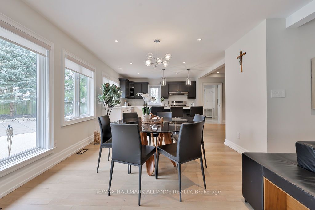 1247 Cumnock Cres