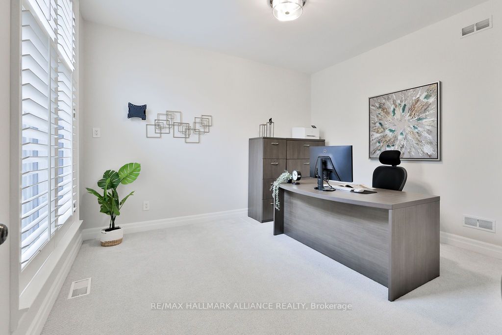 1247 Cumnock Cres