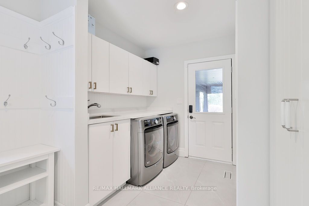 1247 Cumnock Cres