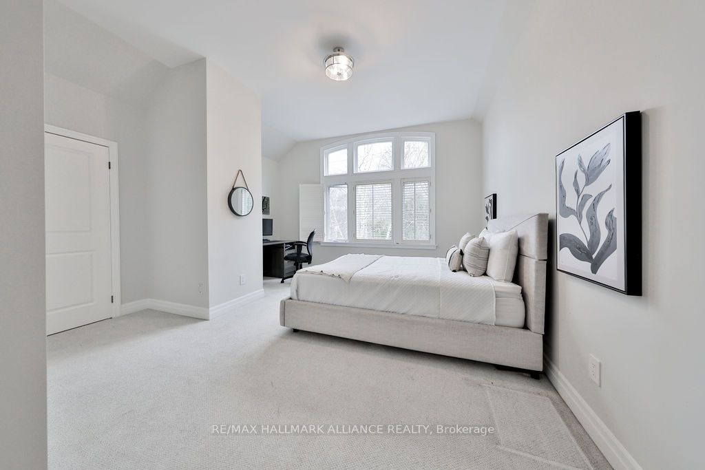 1247 Cumnock Cres