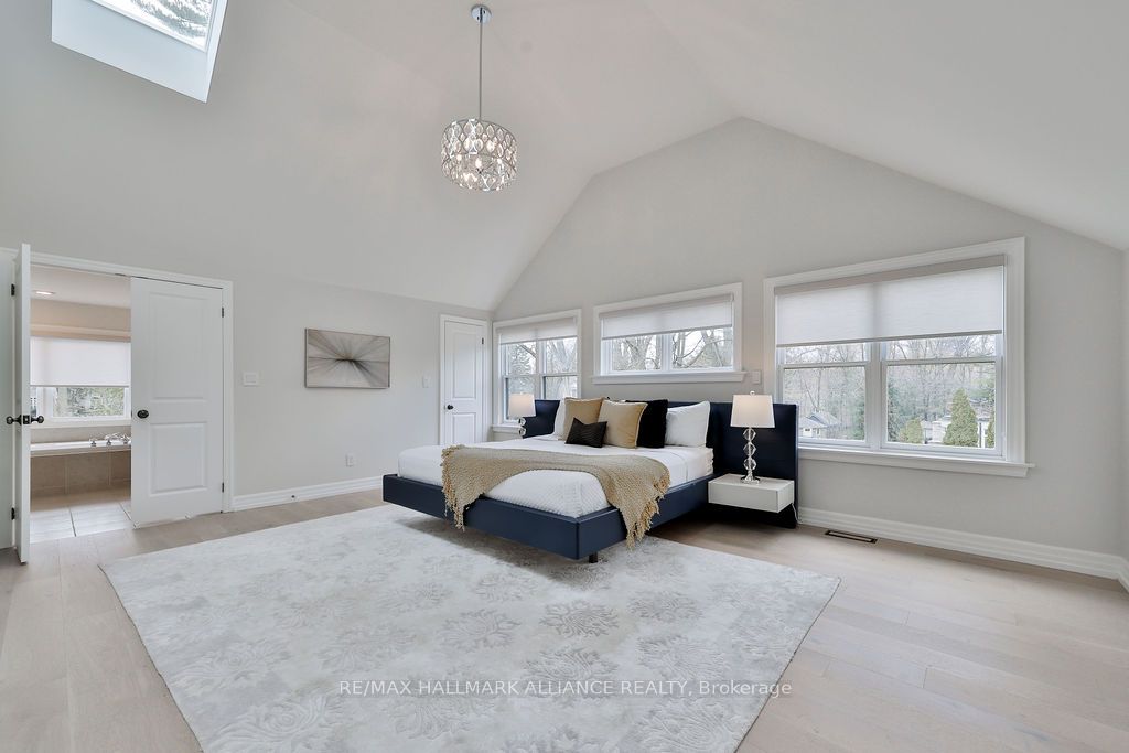 1247 Cumnock Cres