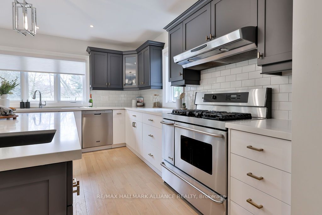 1247 Cumnock Cres