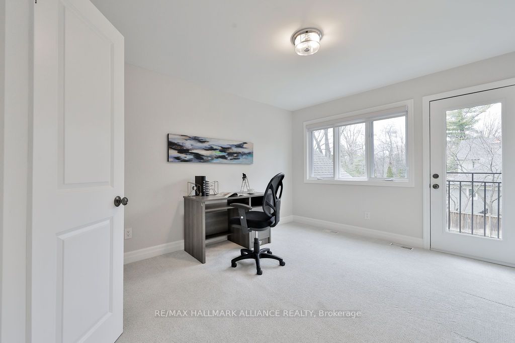 1247 Cumnock Cres