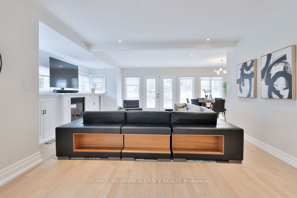 1247 Cumnock Cres