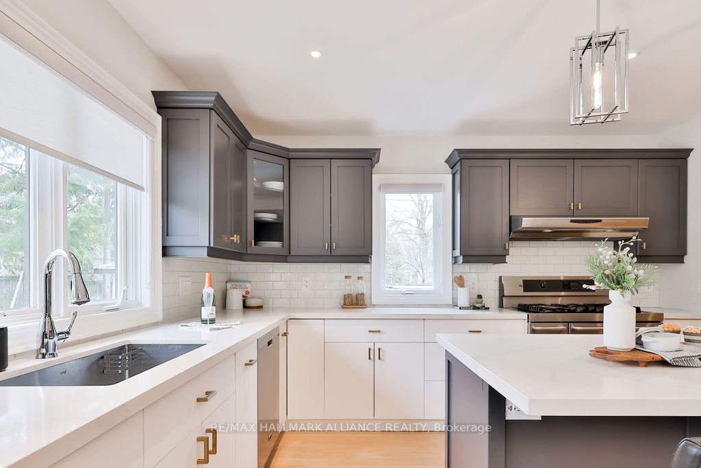 1247 Cumnock Cres