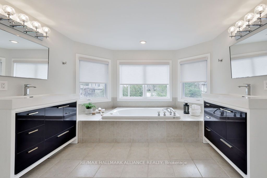 1247 Cumnock Cres