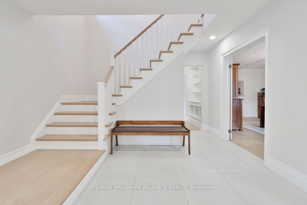 1247 Cumnock Cres