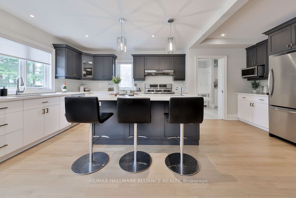 1247 Cumnock Cres