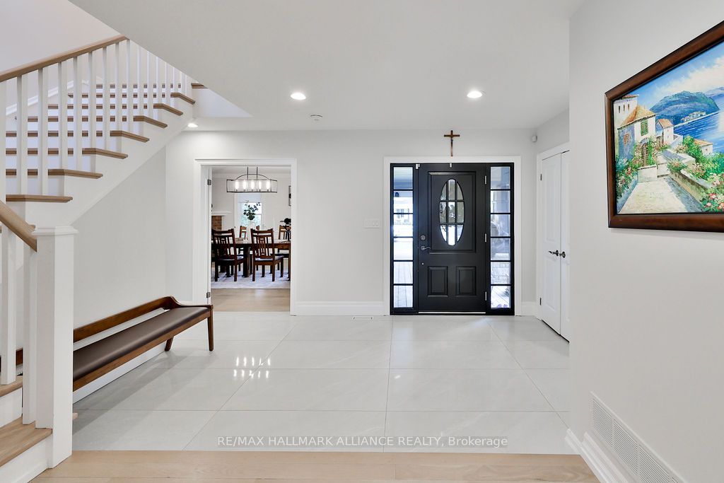 1247 Cumnock Cres