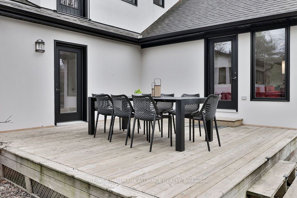 1247 Cumnock Cres