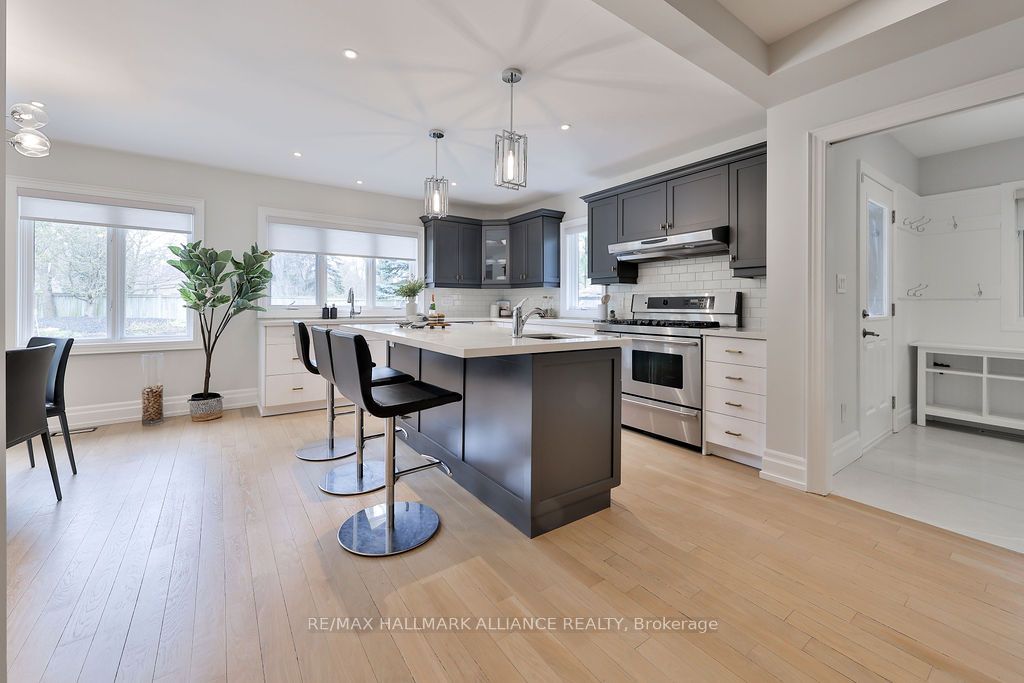 1247 Cumnock Cres