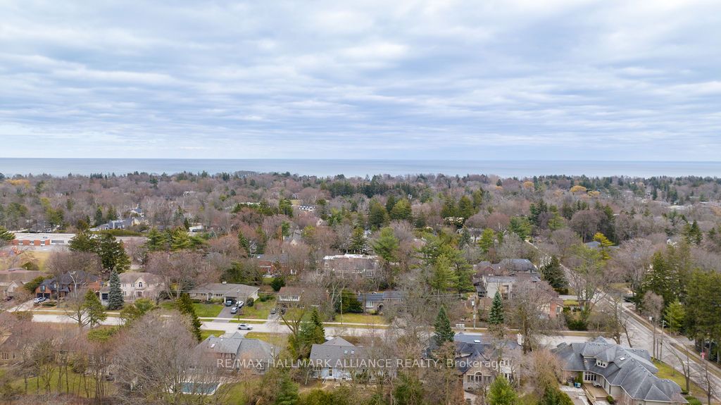 1247 Cumnock Cres