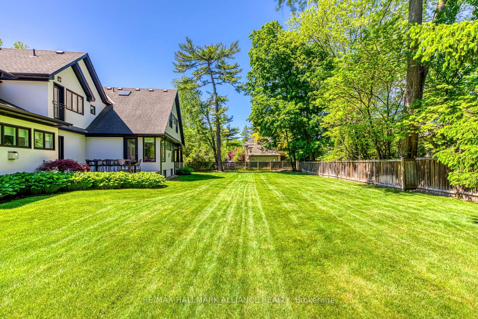1247 Cumnock Cres