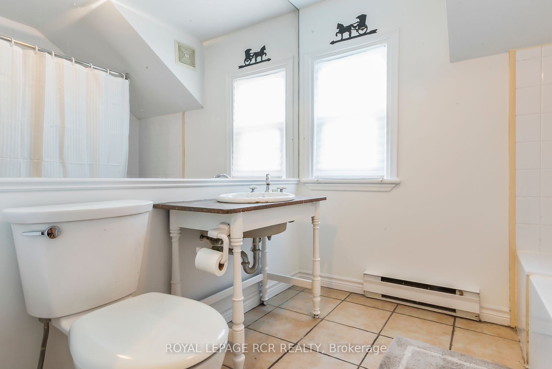 1380 Queen St W