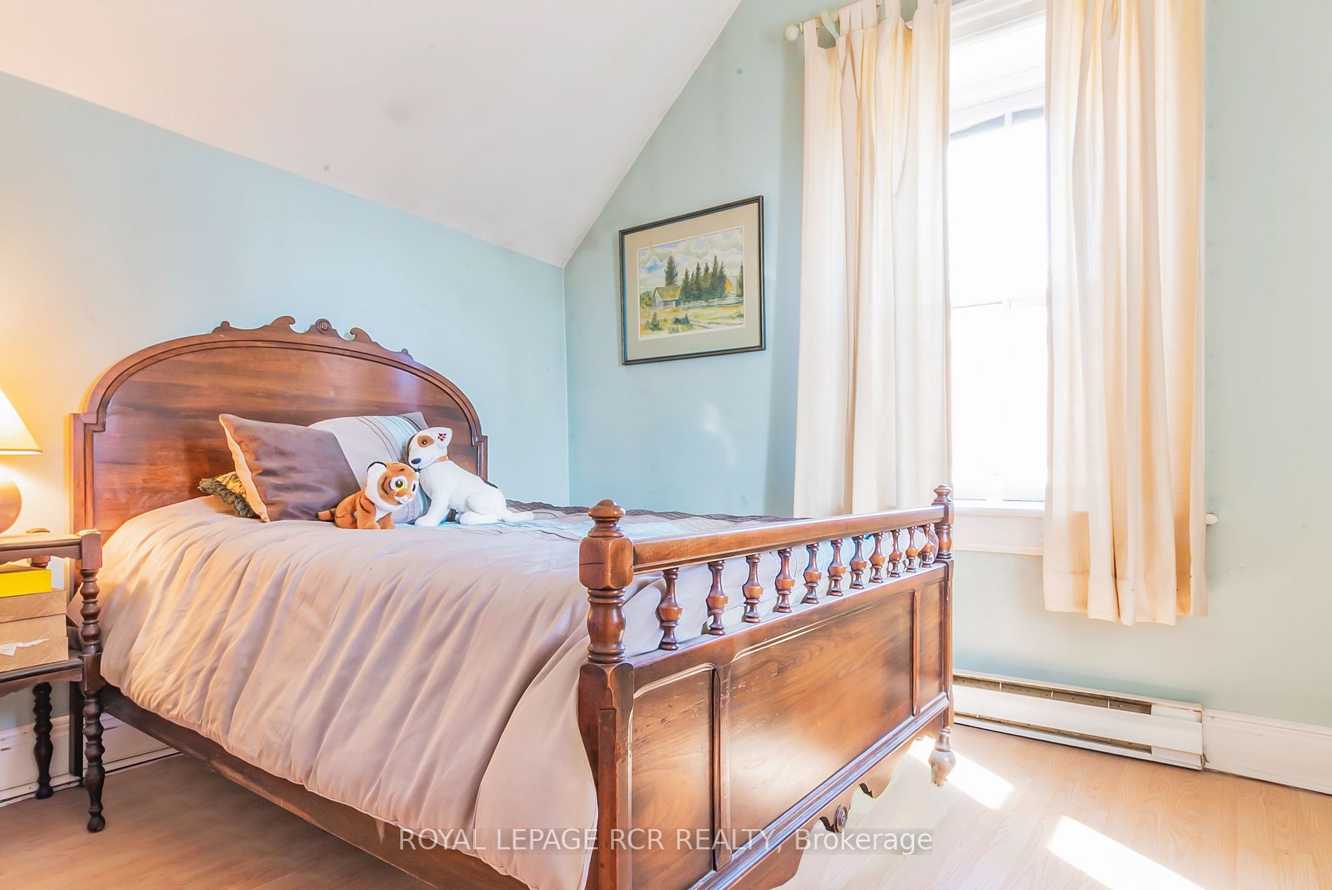 1380 Queen St W