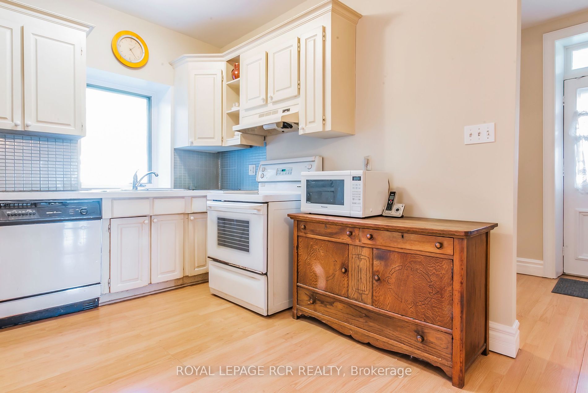 1380 Queen St W