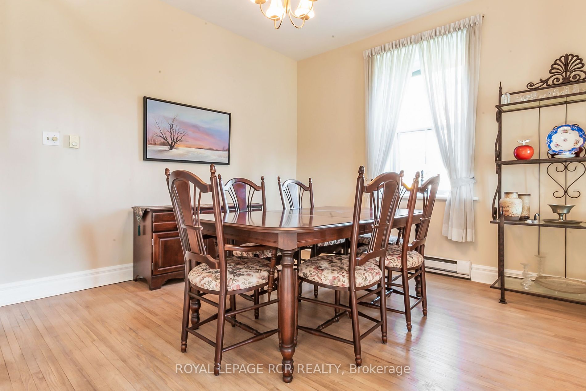 1380 Queen St W