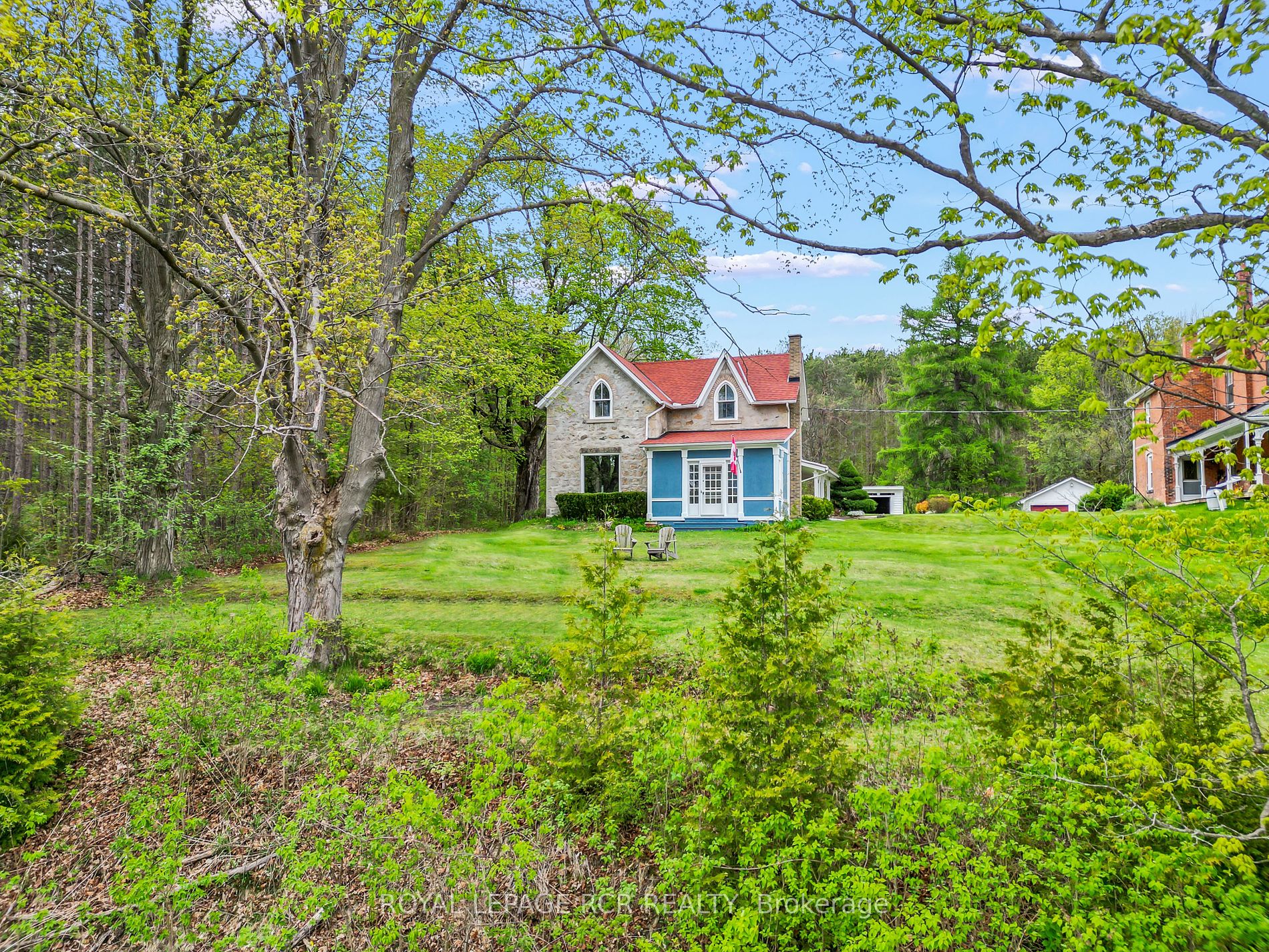 1380 Queen St W
