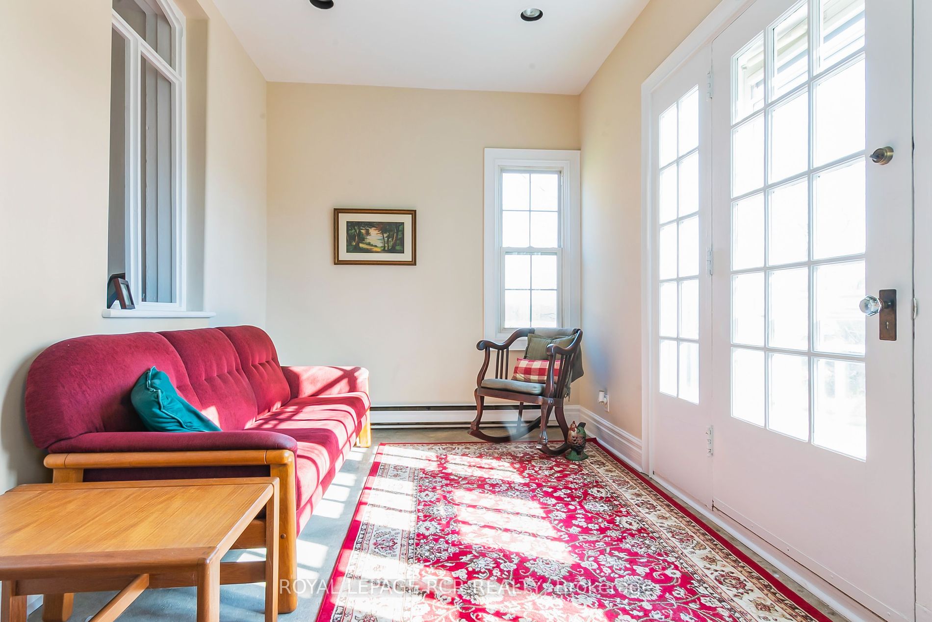 1380 Queen St W