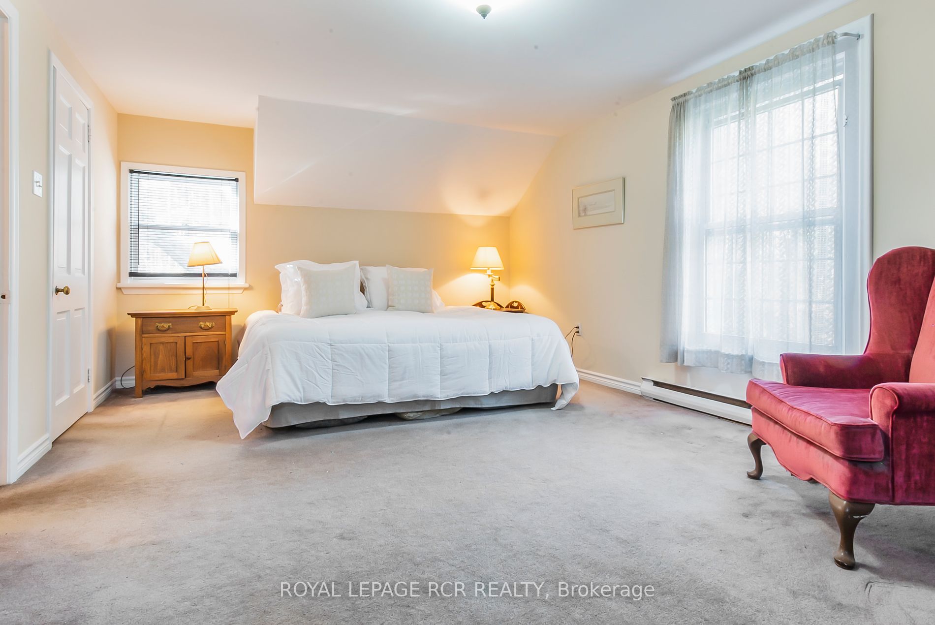 1380 Queen St W