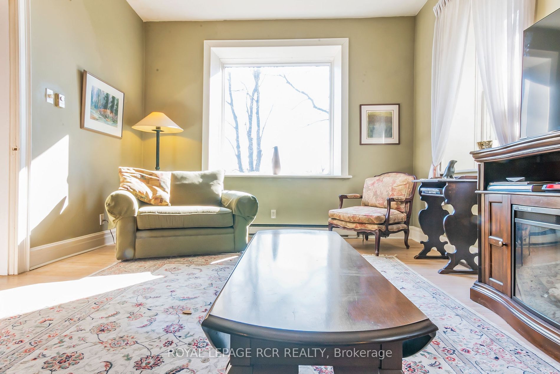 1380 Queen St W