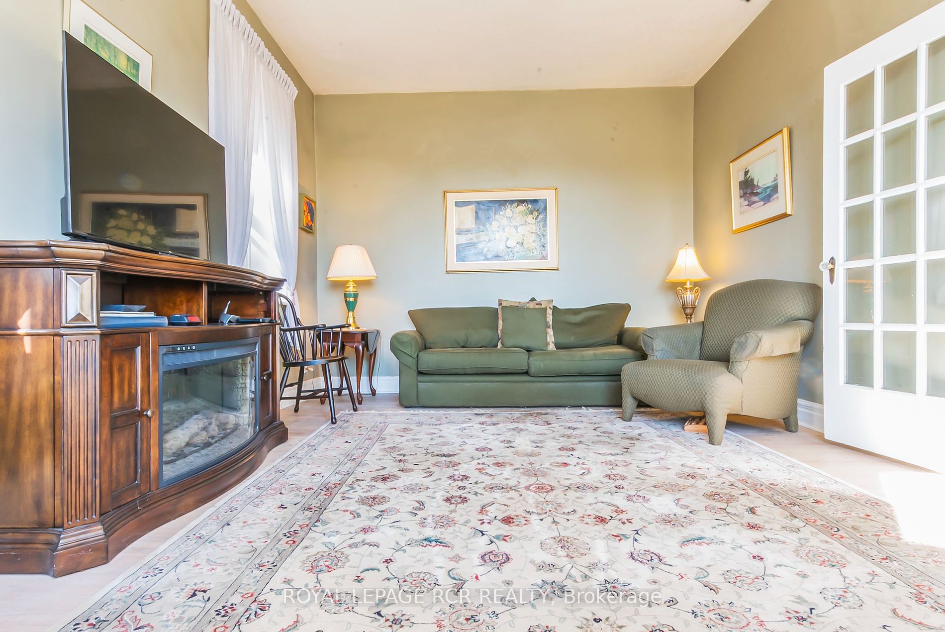 1380 Queen St W