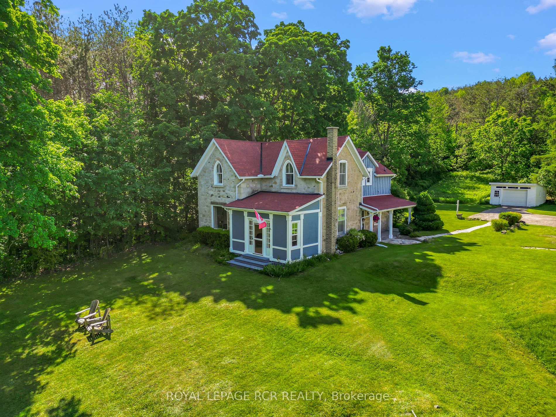1380 Queen St W