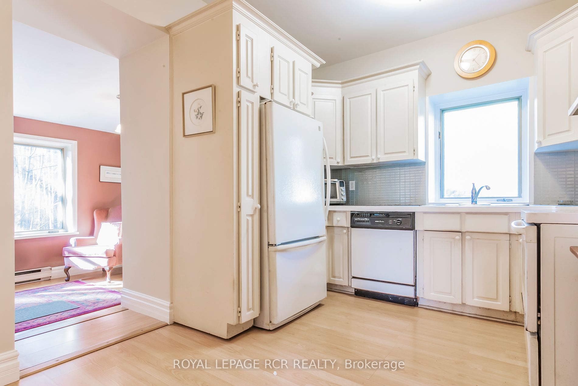 1380 Queen St W
