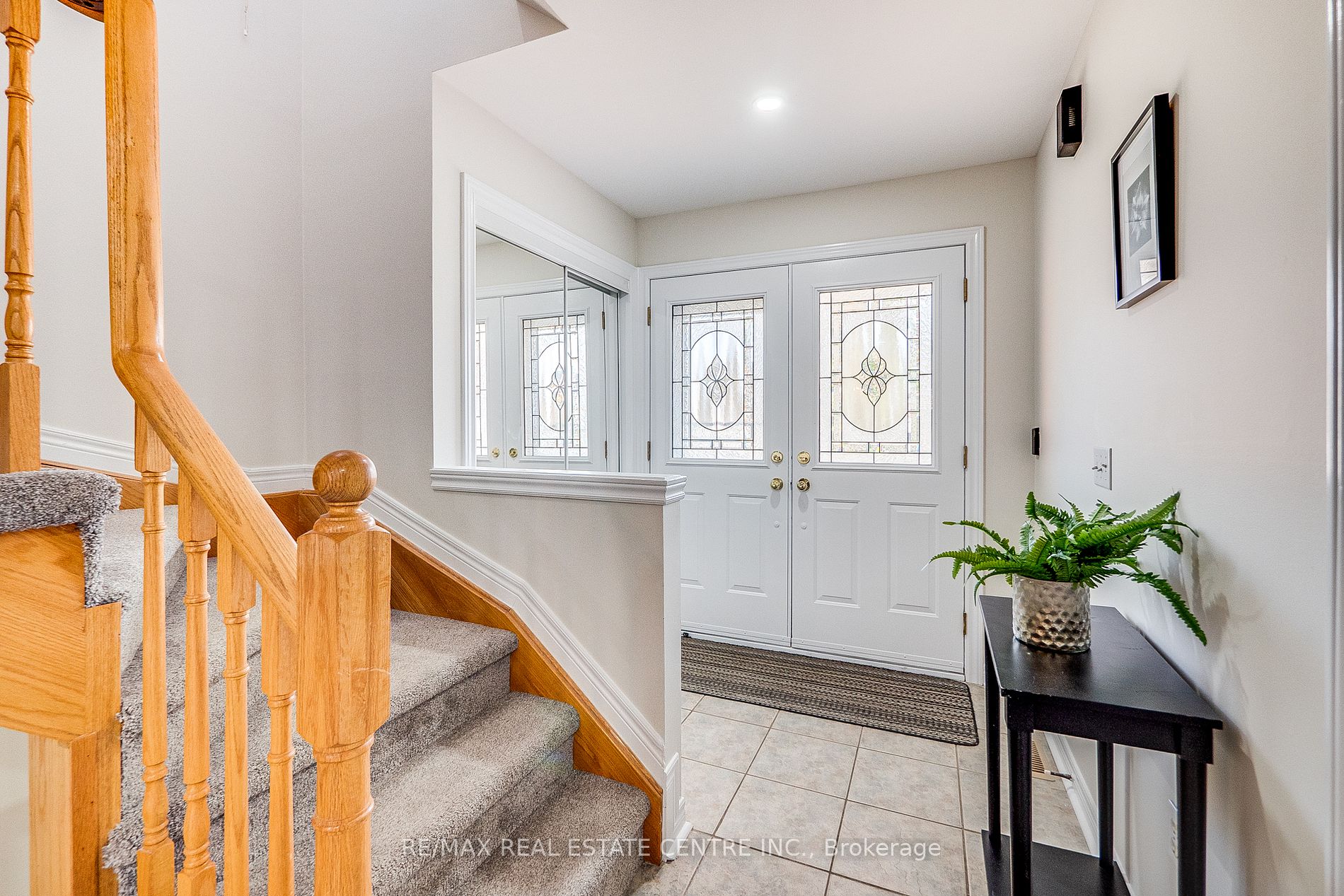 118 Mowat Cres