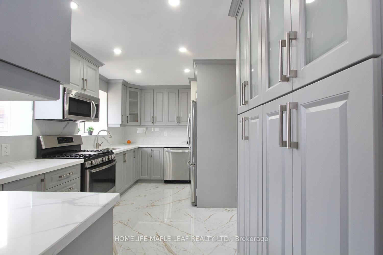 38 Inglewood Dr